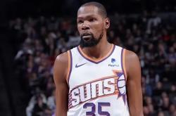 杜兰特新星出色发挥表现突出，日本队前途光明！全场沸腾不已的简单介绍